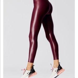 Carbon38 High Rise 7/8 Shine Leggings in Wine